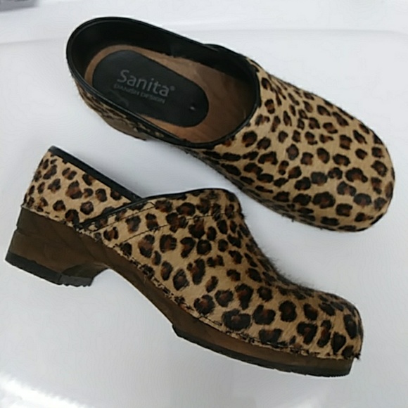sanita clogs leopard print